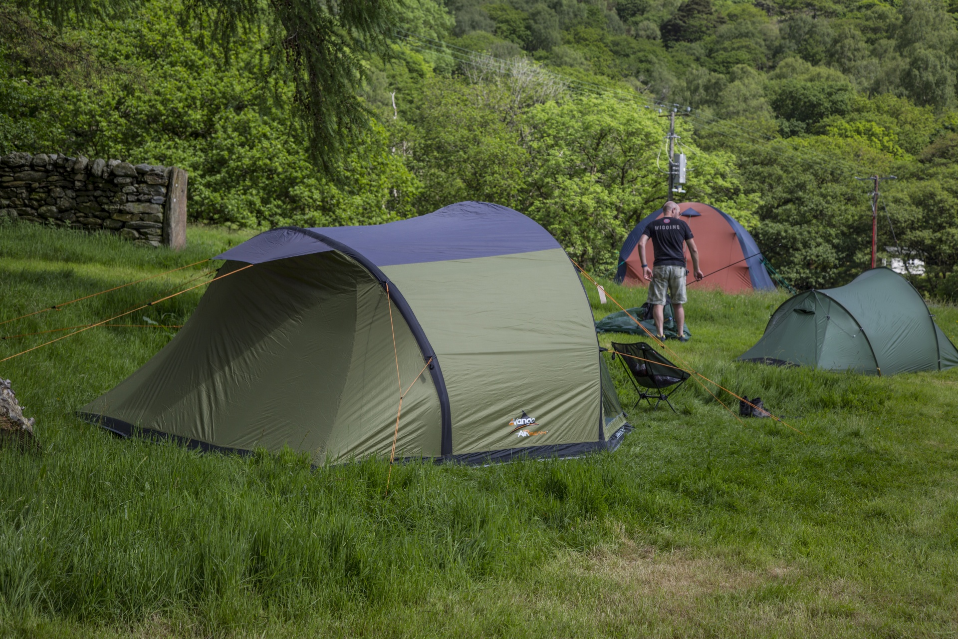 V camp. Мир кемпинг 2019. Горная палатка. Палатка mir Camping 1600w-4. Кемпинг фон.